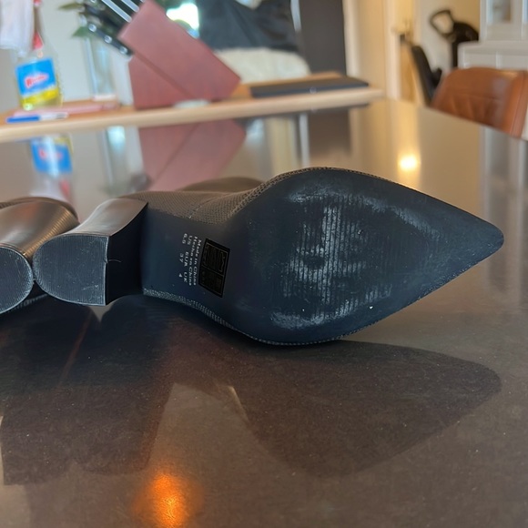 Unknown brand, knit sock, pointed toe, 4’ chunky heel, ankle booties, army green - Picture 10 of 10